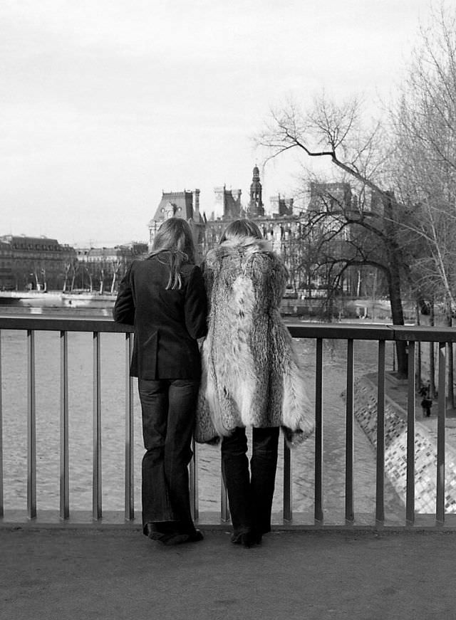 Fascinating Photos Capturing Street Life of Paris in 1981