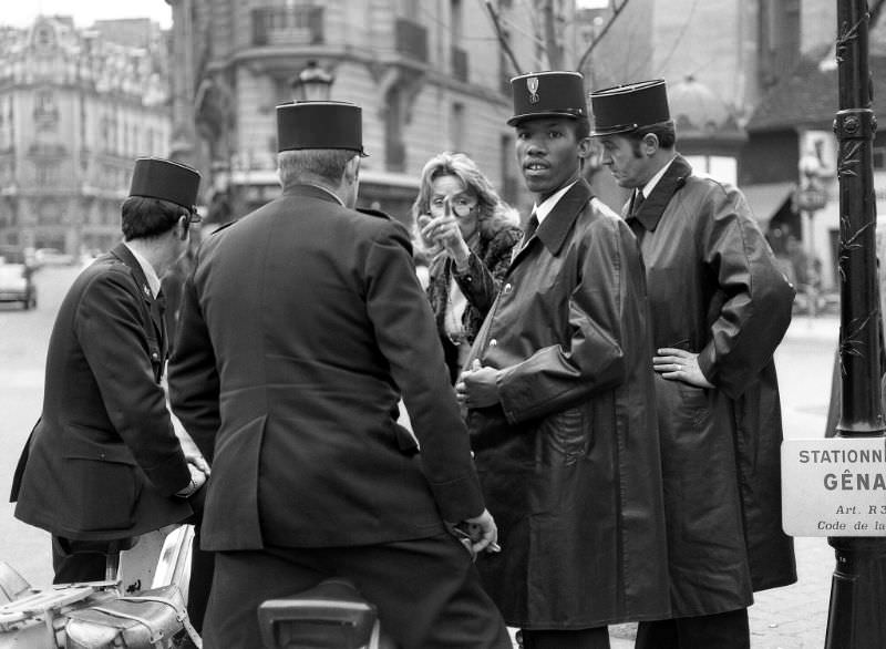 Fascinating Photos Capturing Street Life of Paris in 1981