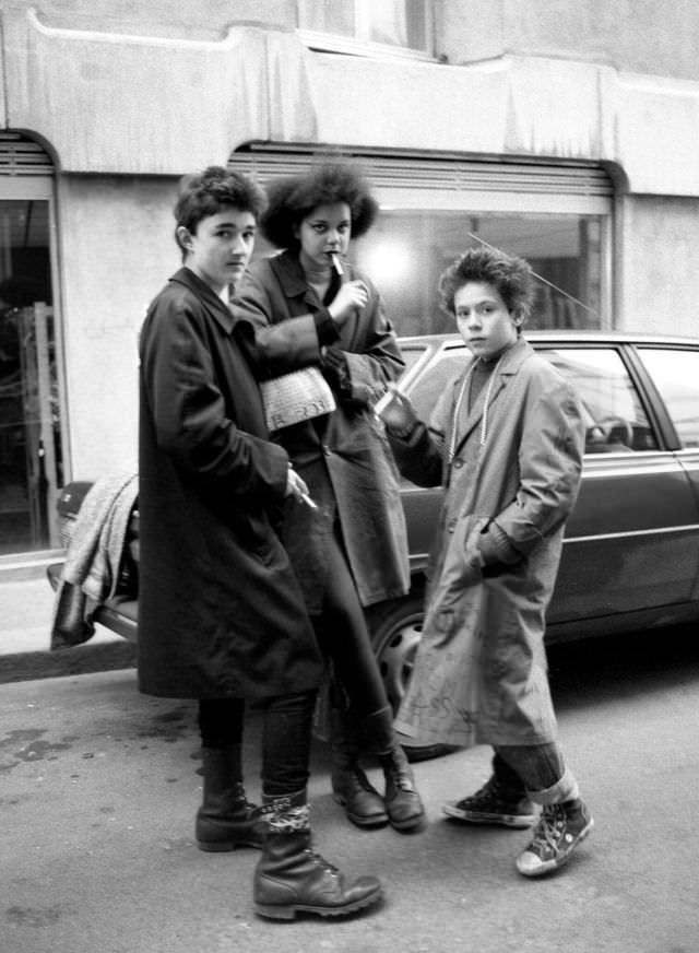 Fascinating Photos Capturing Street Life of Paris in 1981