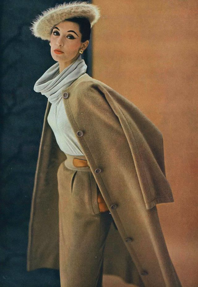 Barbara Mullen wearing an outfit by Claire McCardell, Vogue, September 1952