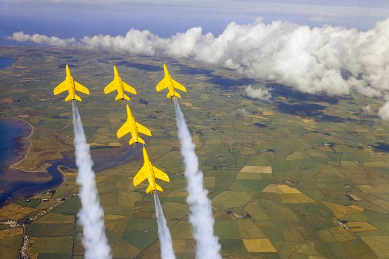 Five Foland Gnat T.1s, the Yellowjacks aerobatic dislay team from No. 4 Flying Training School.