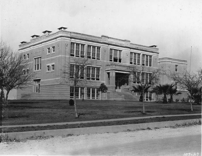 Exterior of Highland Park School, 600-624 Hammond Avenue, San Antonio, 1927