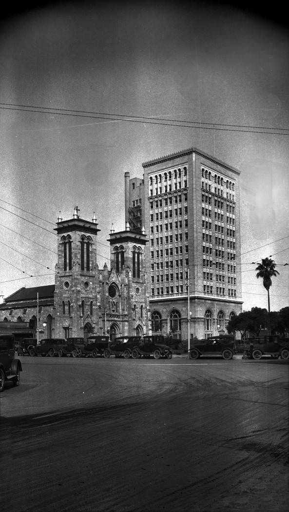 San Fernando Cathedral and Frost National Bank, Main Plaza, San Antonio, 1928