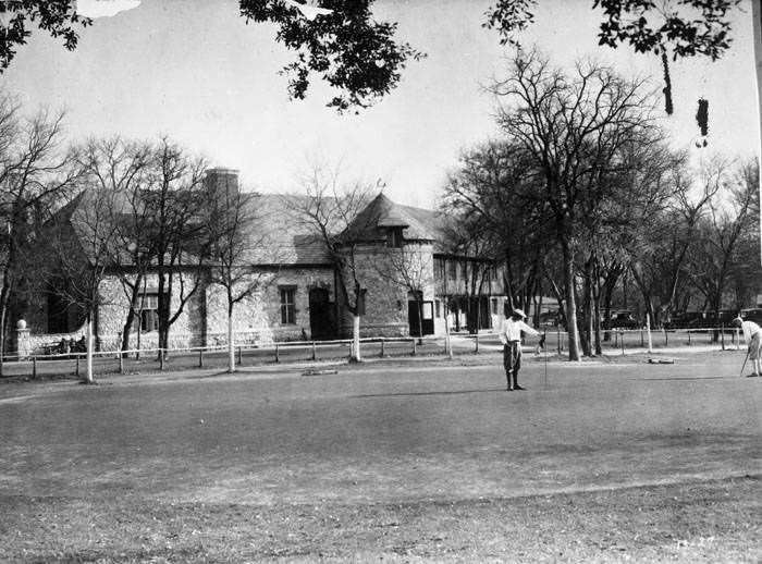 Putting green and clubhouse, Brackenridge Park Golf Course, San Antonio, 1927
