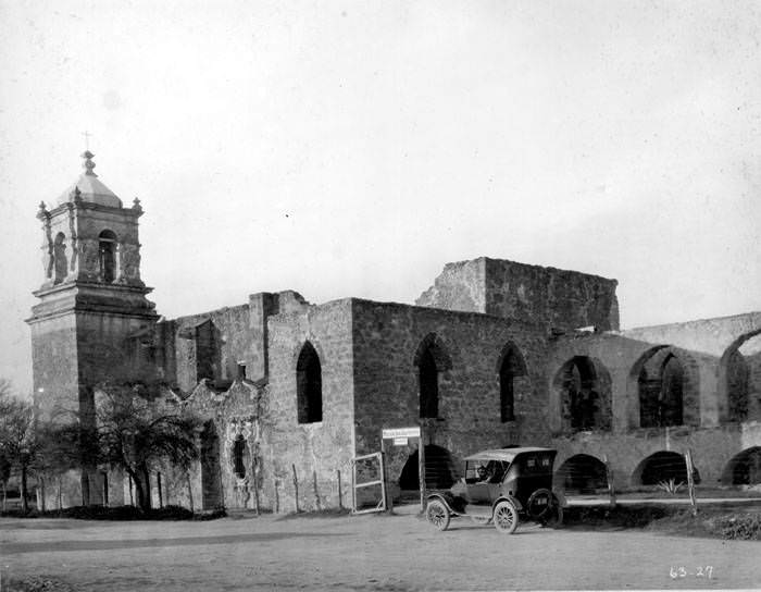 Side and rear of church, Mission San Jose y San Miguel de Aguayo, San Antonio, 1927