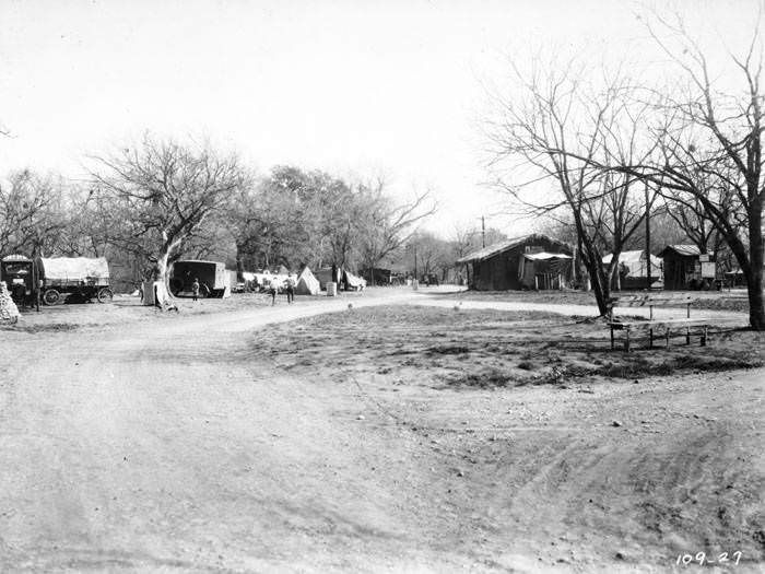 Tourist camp beside San Antonio River on south end of Brackenridge Park, San Antonio, 1927