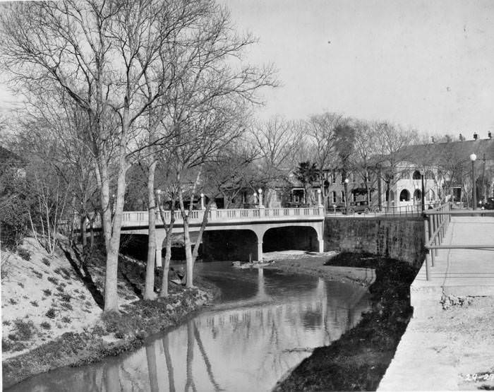 San Antonio River and the Lexington Street Bridge, San Antonio, 1927