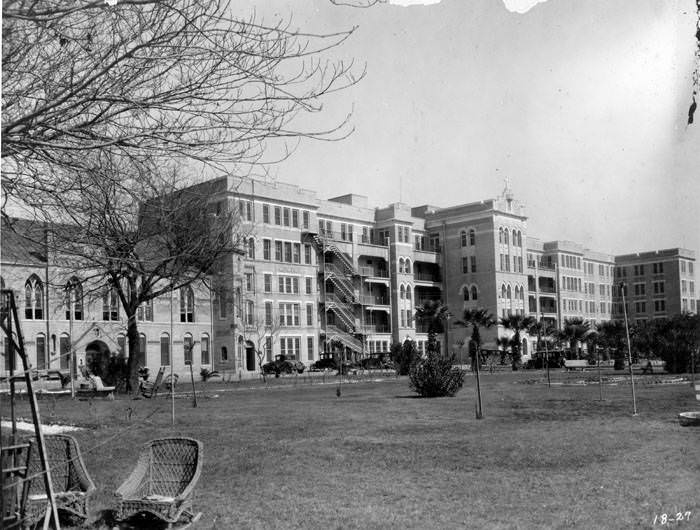 Exterior of Santa Rosa Infirmary, 745 W. Houston Street, San Antonio, 1927