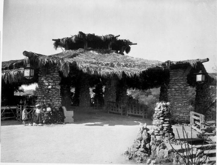 Tea House, Japanese Sunken Garden, Brackenridge Park, San Antonio, 1927