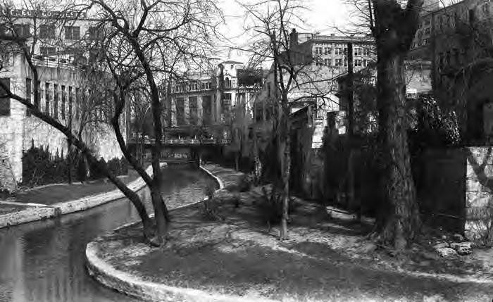 San Antonio River between Houston and Commerce Streets, San Antonio, 1925