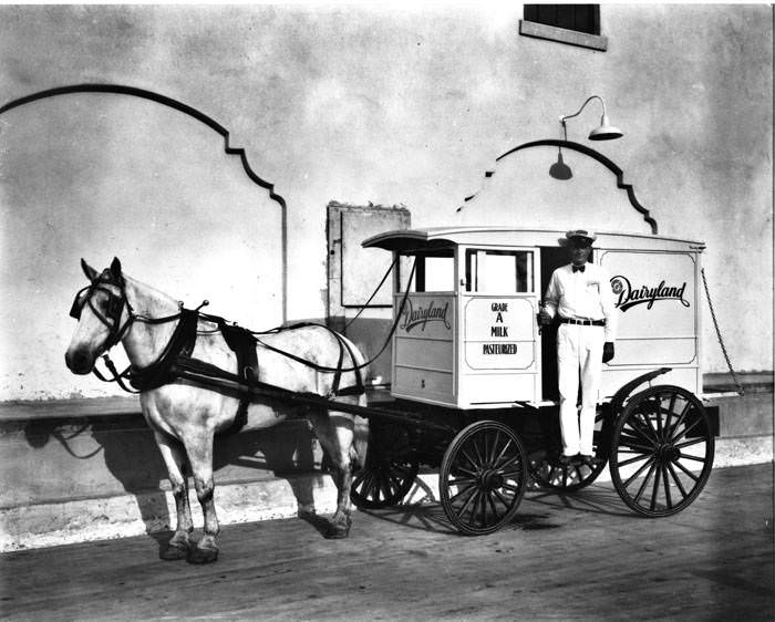 Dairyland milk wagon, San Antonio, 1928