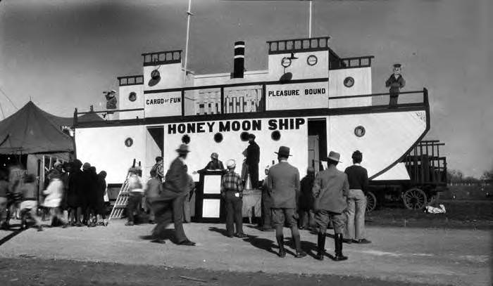 "Honeymoon Ship" at Rice-Dorman Carnival, International Exposition and Live Stock Show, San Antonio, 1928