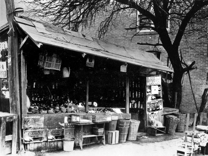 Mexican curio store, San Antonio, 1925