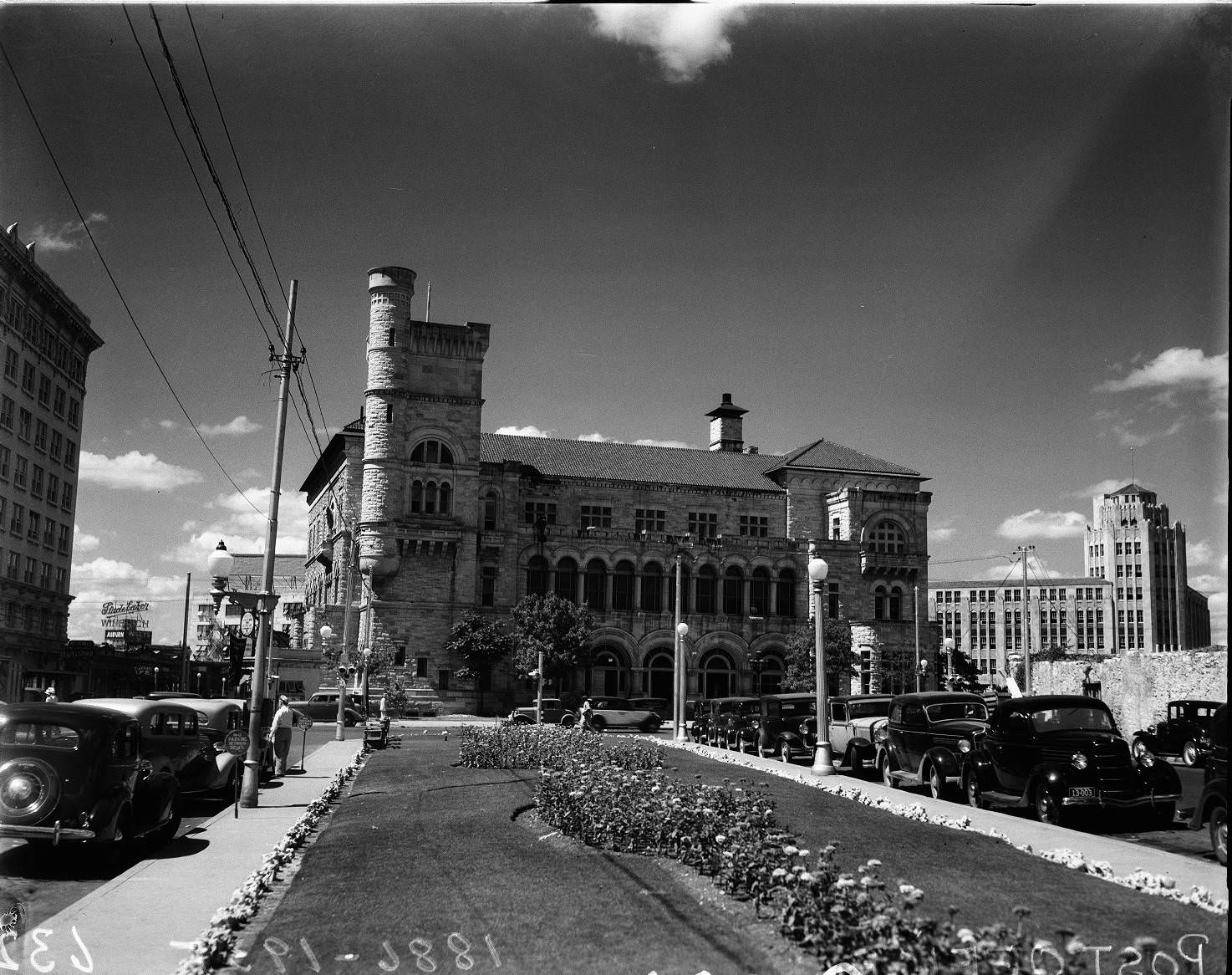 A Post Office in downtown San Antonio, Texas. It was built in 1886 and demolished in 1935.