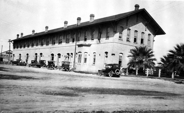 Texas-Mexican Railroad Station, Laredo, 1925