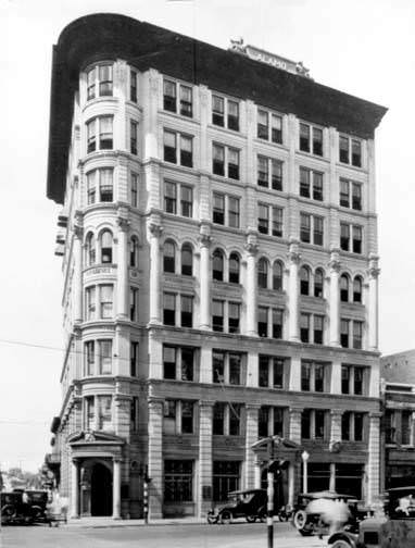 Alamo National Bank Building, southwest corner of Presa and Commerce Street, 1925