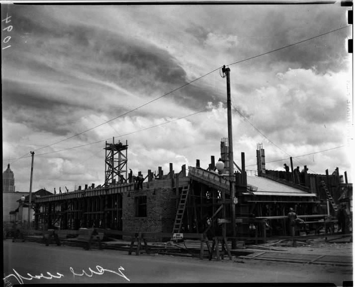 A building under construction, 1925