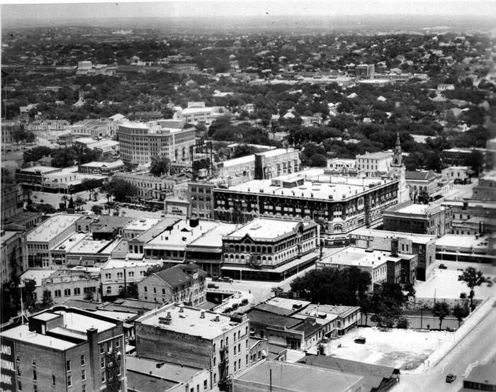 Bird's-eye view of Dullnig Building, Joske Brothers Department Store, and surrounding area, San Antonio, 1929