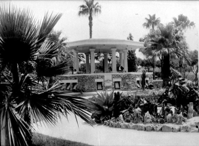 Alamo Plaza bandstand, San Antonio, 1920s