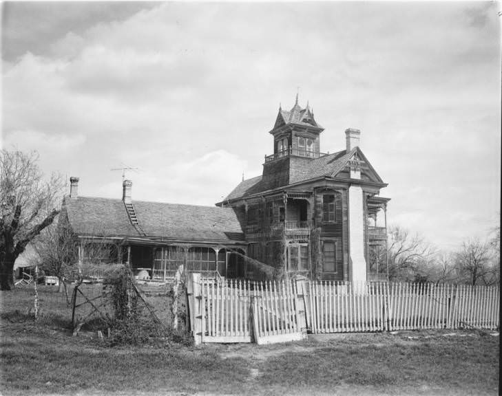 An old home on Butler Rach in Karnes County, 1925
