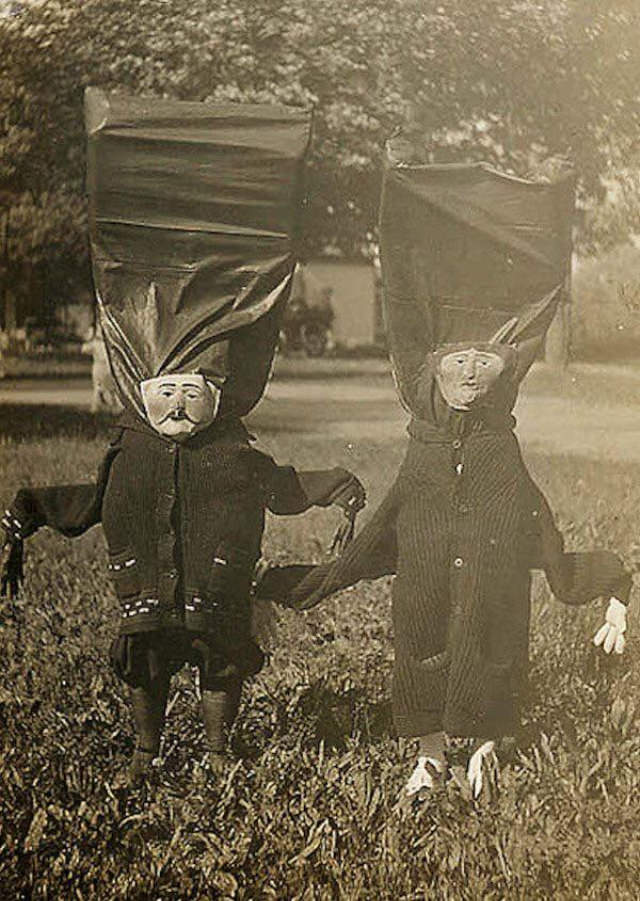 What Scarecrows looked like in the Past Through these Historical Photos