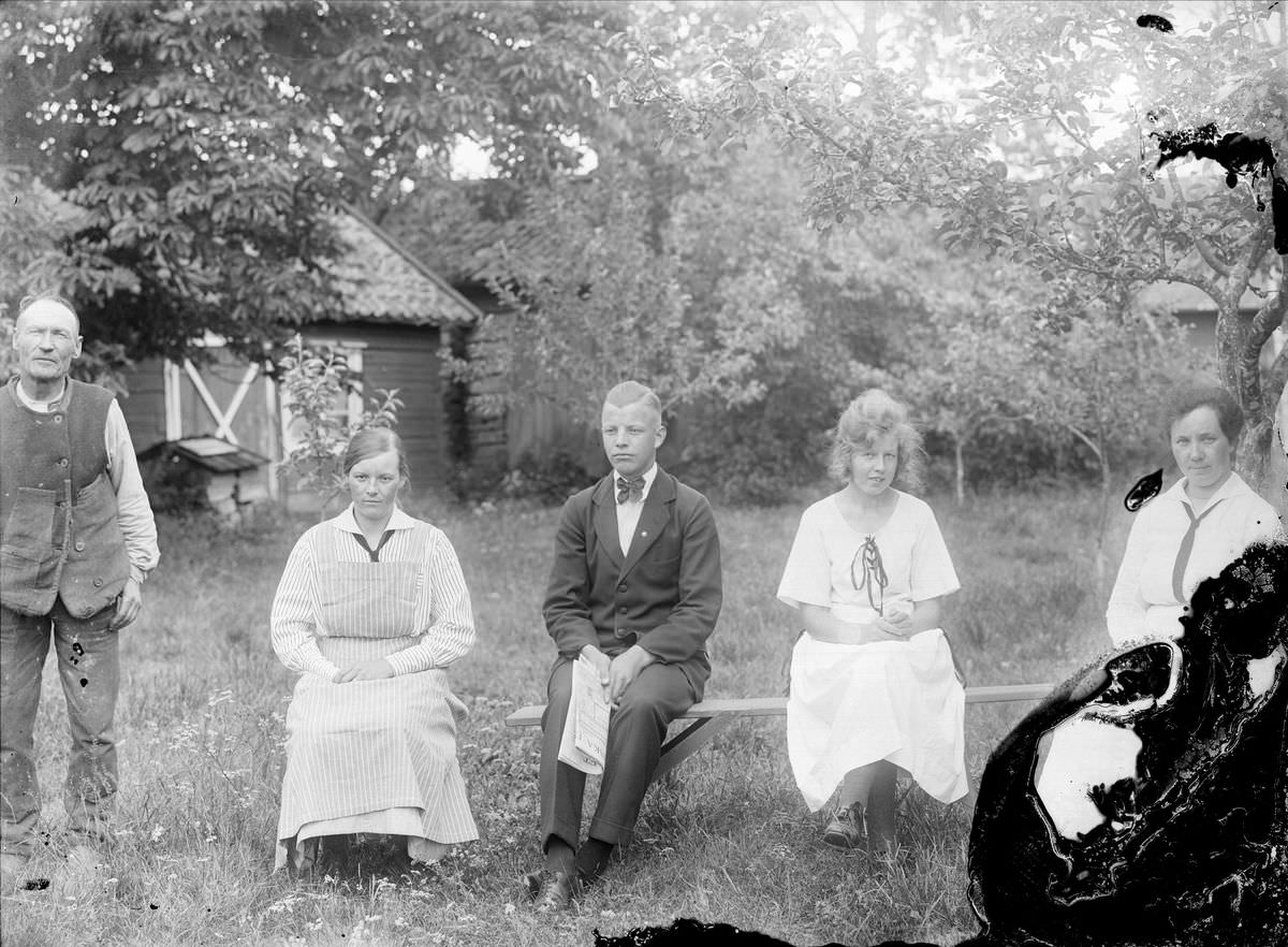 Stunning Portraits of Swedish People from the Early-20th Century by John Alinder