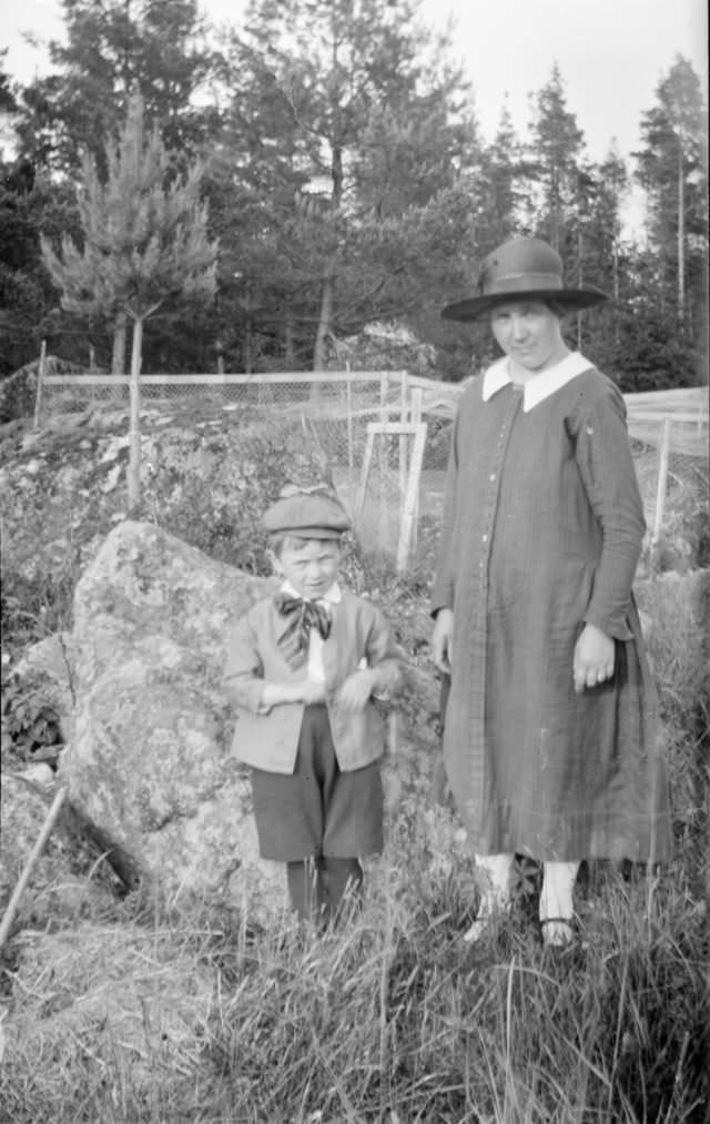 Stunning Portraits of Swedish People from the Early-20th Century by John Alinder