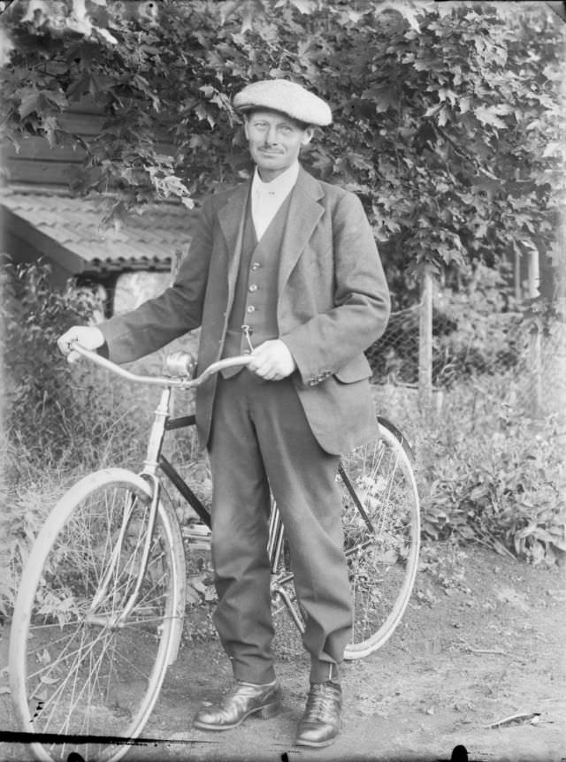 Stunning Portraits of Swedish People from the Early-20th Century by John Alinder