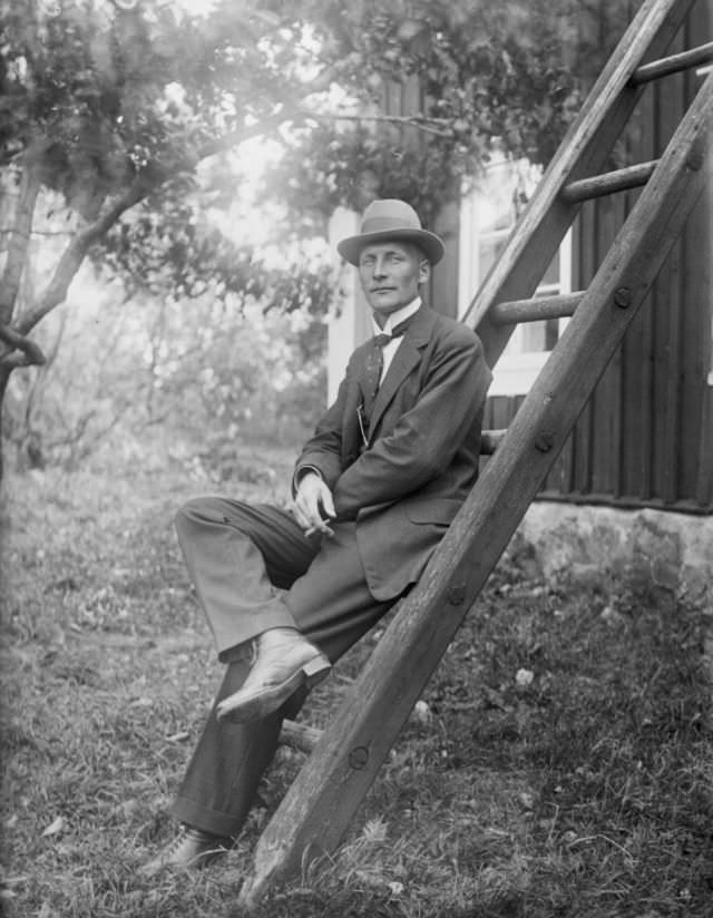 Stunning Portraits of Swedish People from the Early-20th Century by John Alinder