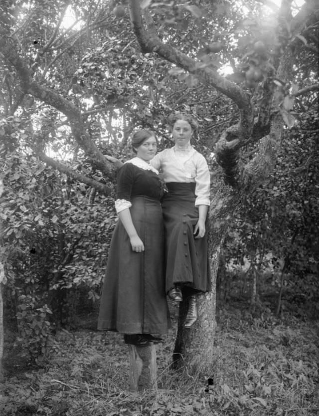 Stunning Portraits of Swedish People from the Early-20th Century by John Alinder