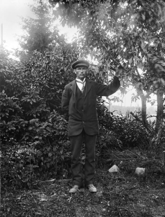 Stunning Portraits of Swedish People from the Early-20th Century by John Alinder