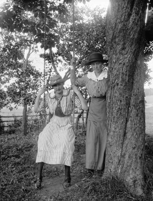 Stunning Portraits of Swedish People from the Early-20th Century by John Alinder