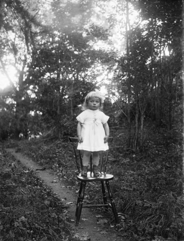 Stunning Portraits of Swedish People from the Early-20th Century by John Alinder