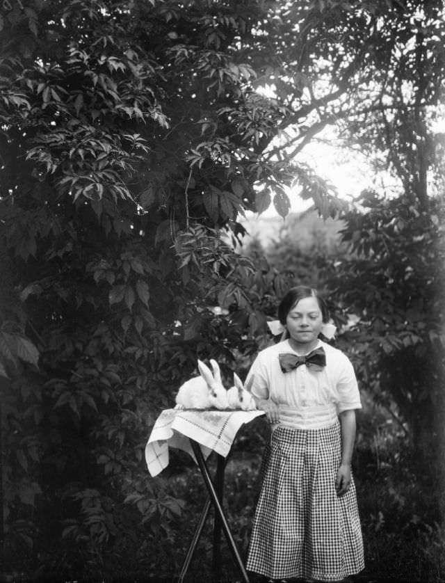 Stunning Portraits of Swedish People from the Early-20th Century by John Alinder