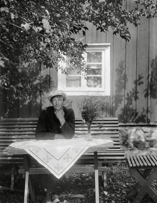 Stunning Portraits of Swedish People from the Early-20th Century by John Alinder