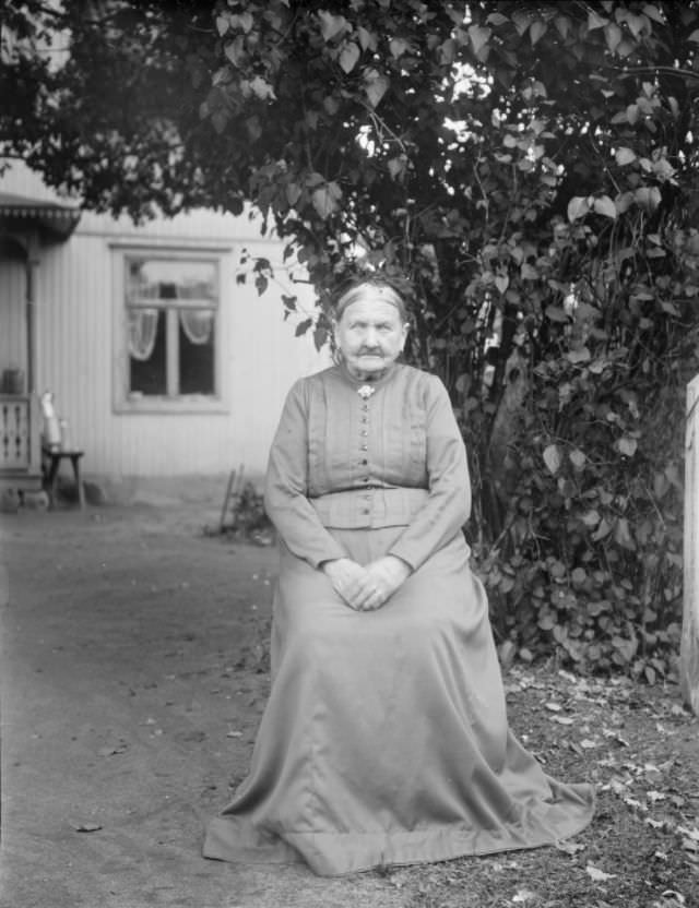 Stunning Portraits of Swedish People from the Early-20th Century by John Alinder