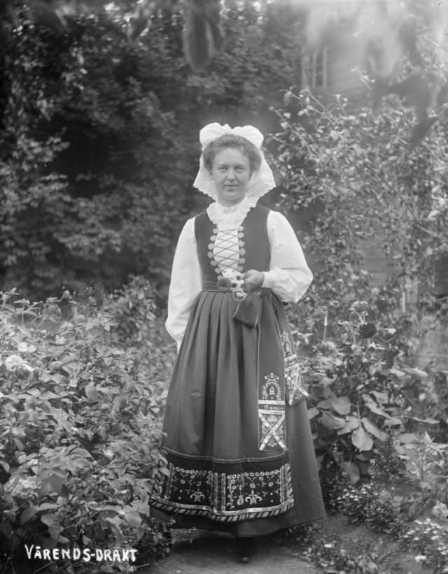 Stunning Portraits of Swedish People from the Early-20th Century by John Alinder