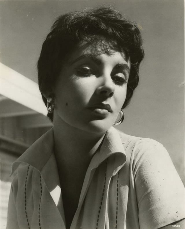Beautiful Photos of Elizabeth Taylor from the movie 'The Last time I saw Paris (1954)'