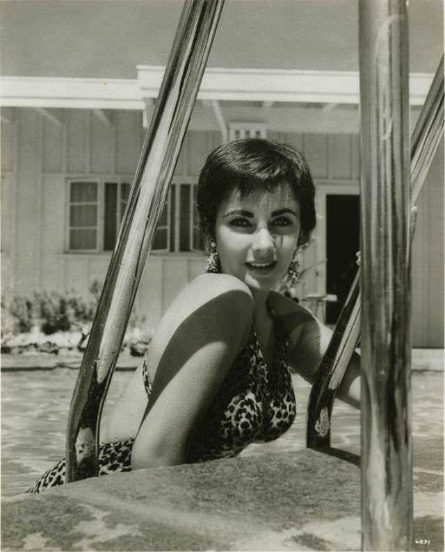 Beautiful Photos of Elizabeth Taylor from the movie 'The Last time I saw Paris (1954)'