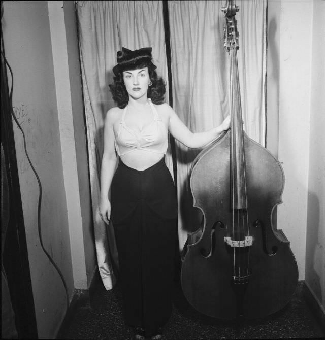 Beautiful photos of Jazz Bassist Vivien Garry from the 1940s