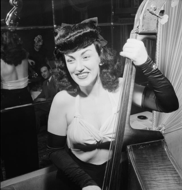 Beautiful photos of Jazz Bassist Vivien Garry from the 1940s