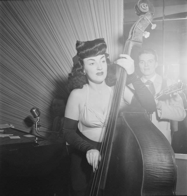 Beautiful photos of Jazz Bassist Vivien Garry from the 1940s