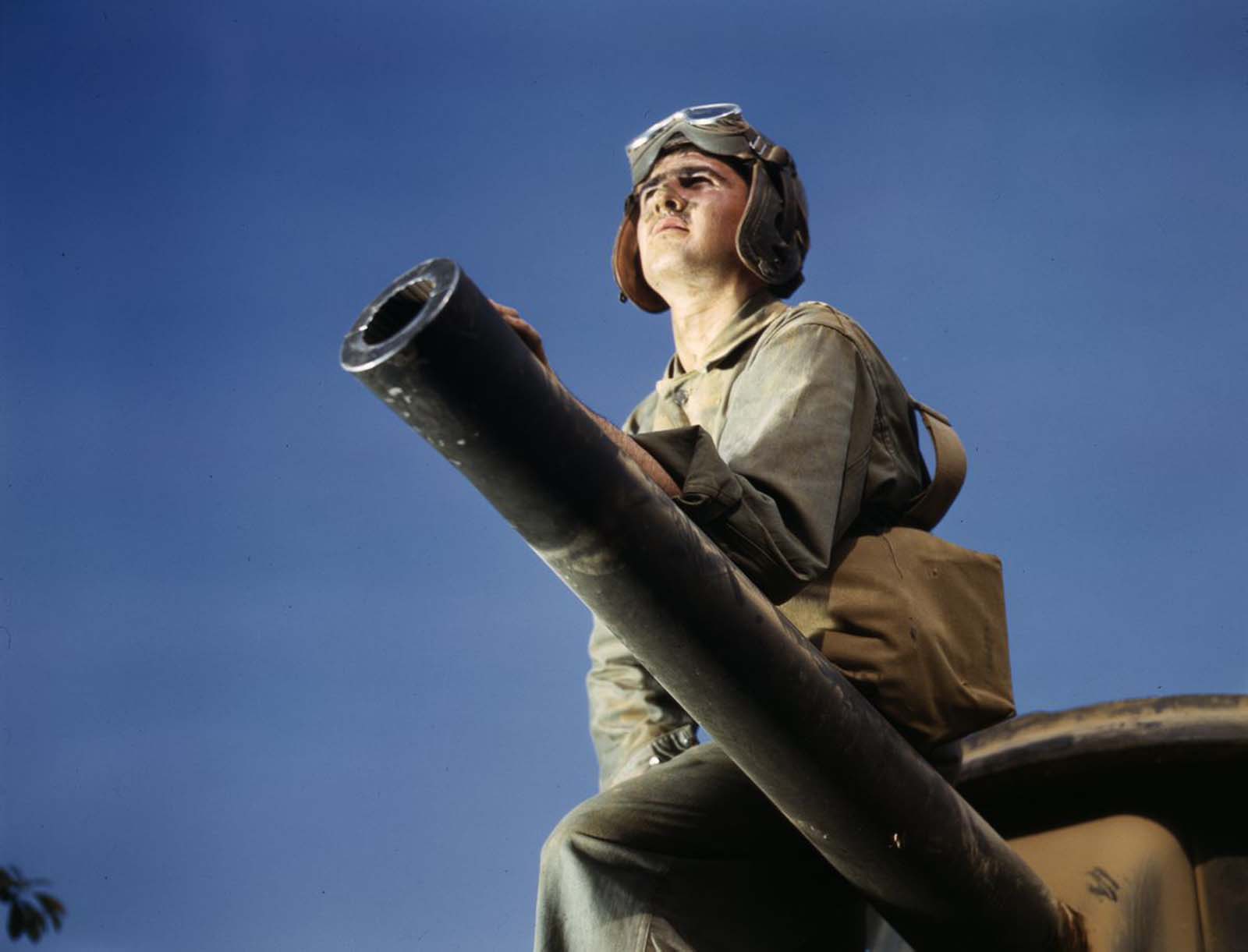 Stunning Color Photos of WWII Tank Crews of U.S. in Training at Fort Knox