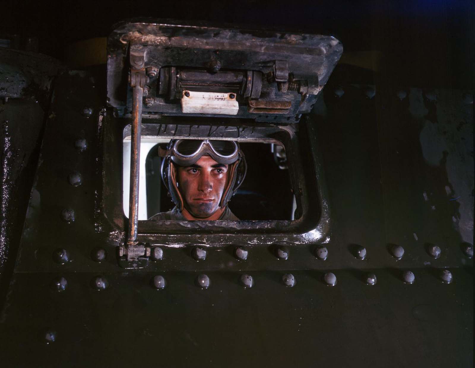 Stunning Color Photos of WWII Tank Crews of U.S. in Training at Fort Knox