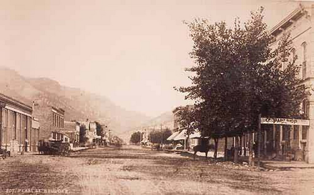 Pearl Street looking West from 15th St, 1885