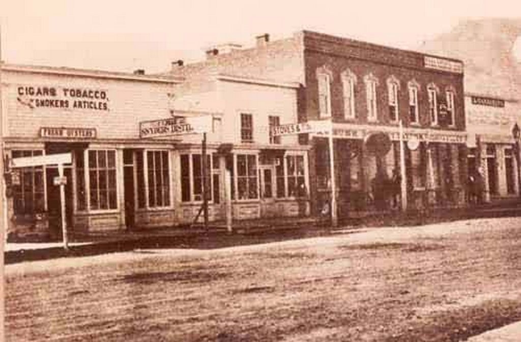 Southside of Pearl Street – West half of 1100 Block, 1875