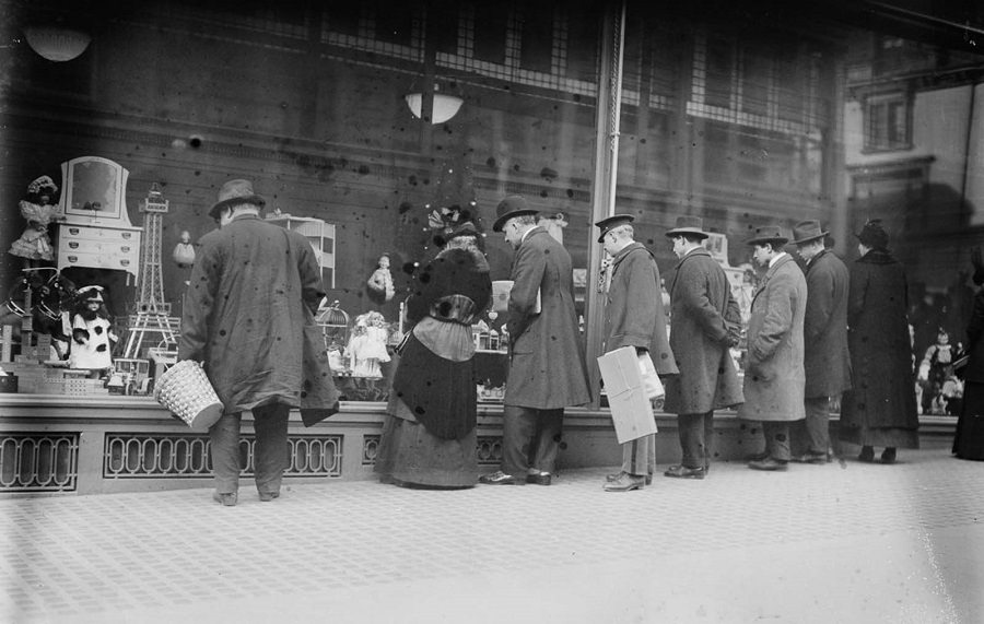 Holiday Shopping in New York City 1900s