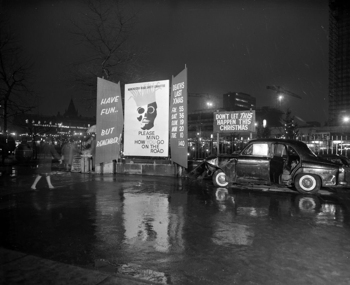 Manchester in 1963: Fascinating and Sombre Black-and-White photos of Empty Manchester Streets