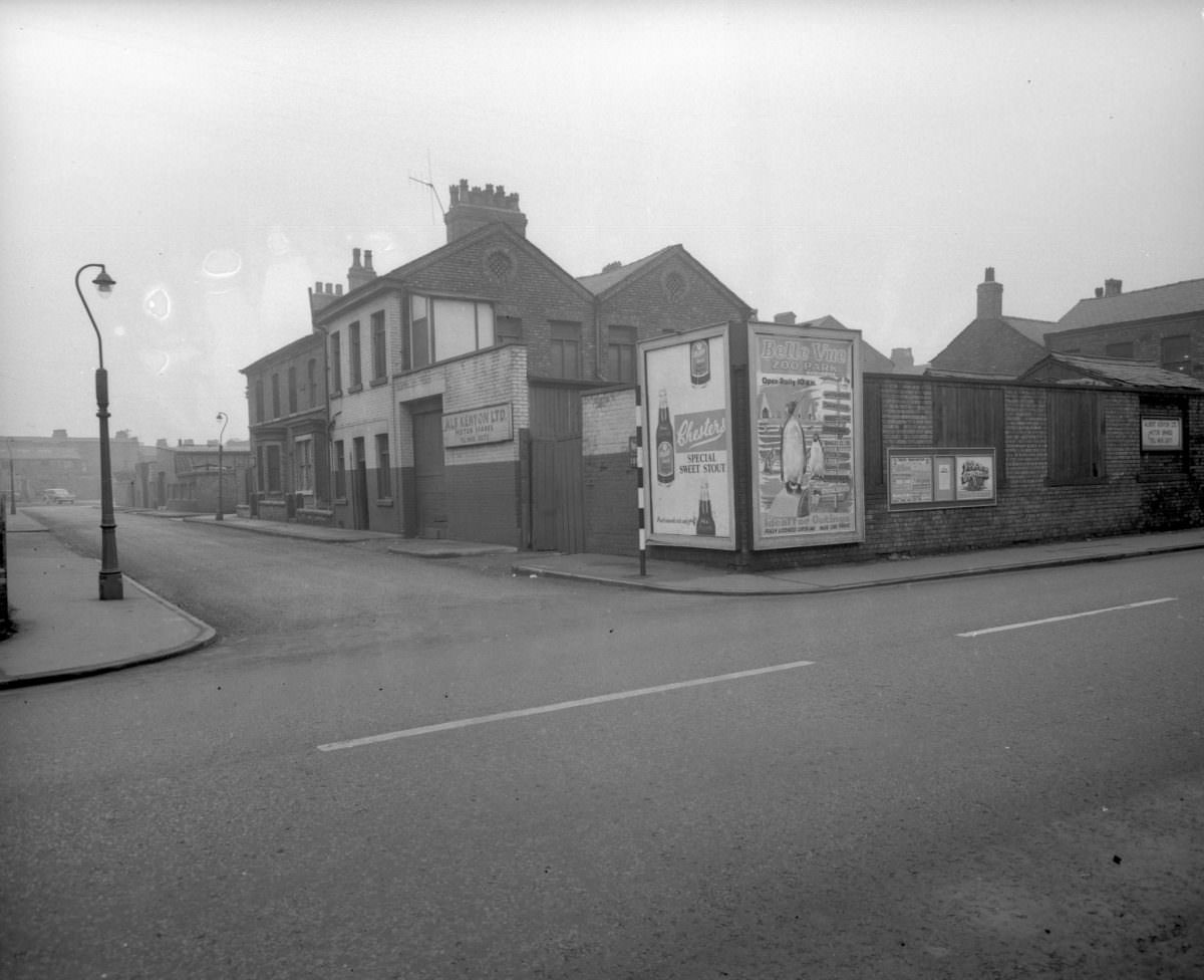 Manchester in 1963: Fascinating and Sombre Black-and-White photos of Empty Manchester Streets