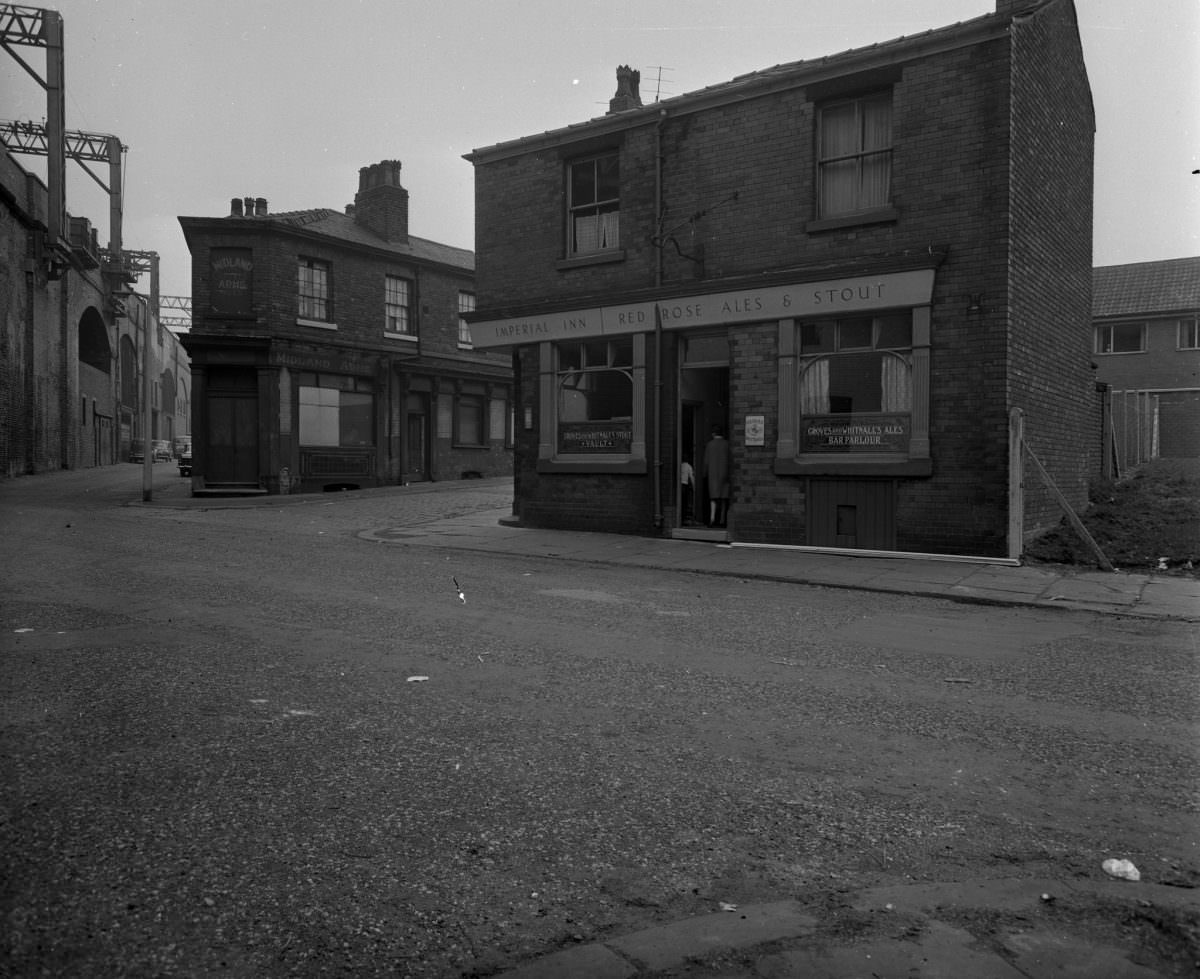 Manchester in 1963: Fascinating and Sombre Black-and-White photos of Empty Manchester Streets